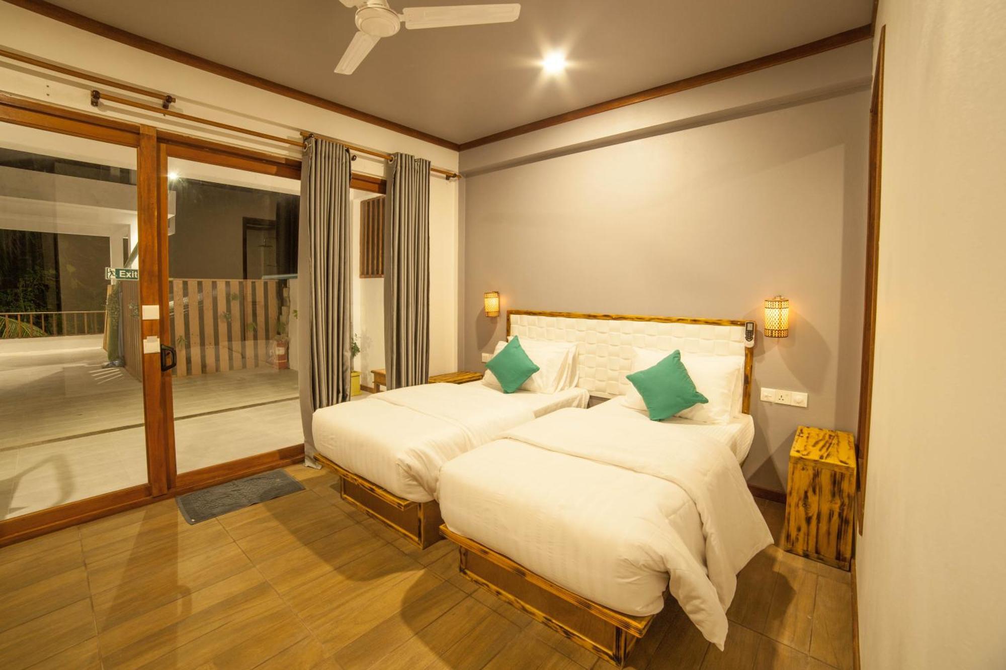By The Shade Maldives Hotel Hangnaameedhoo Екстериор снимка